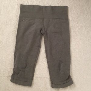 Lululemon cropped grey leggings
